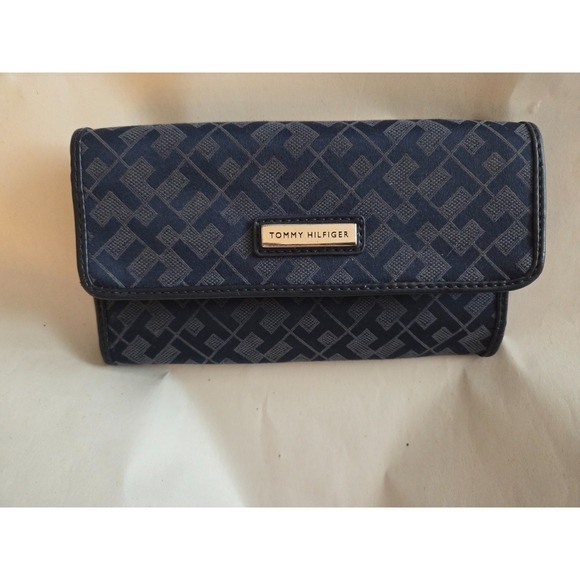 Tommy Hilfiger Handbags - Tommy Hilfiger Blue Women's Genuine Wallet‎ Trifold Check Organizer Used